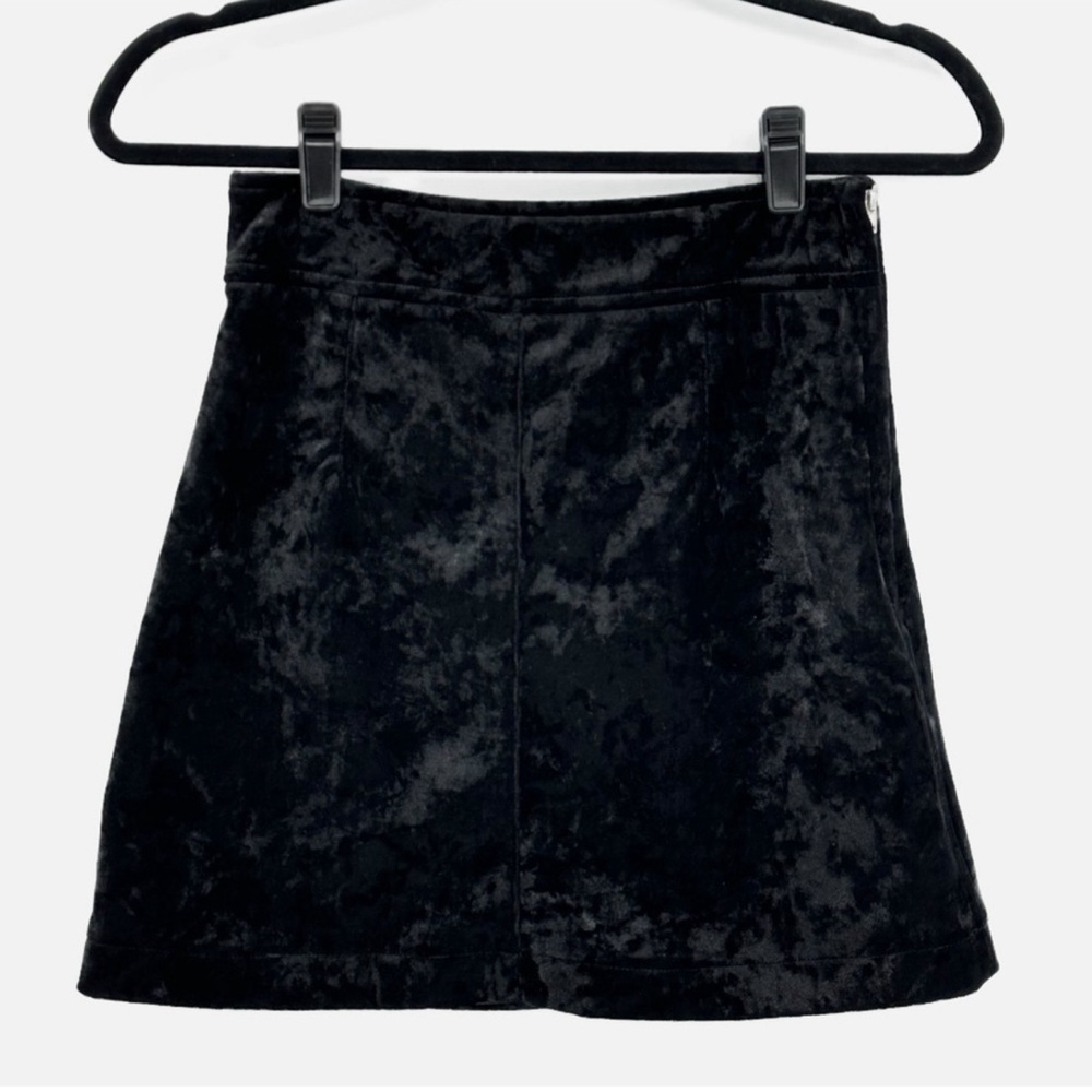 Lulus Urban Allure Black Crushed Velvet Mini Skirt Size Small - Picture 2 of 11